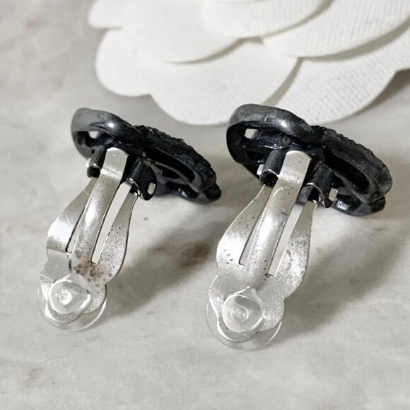 CHANEL CC Logos Rhinestone Camellia Clip-On Earrings Silver Tone 00A Auth #1586 - Picture 3 of 4